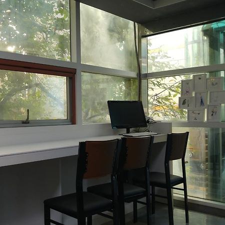 Embassy Guesthouse Itaewon Seoul Bagian luar foto