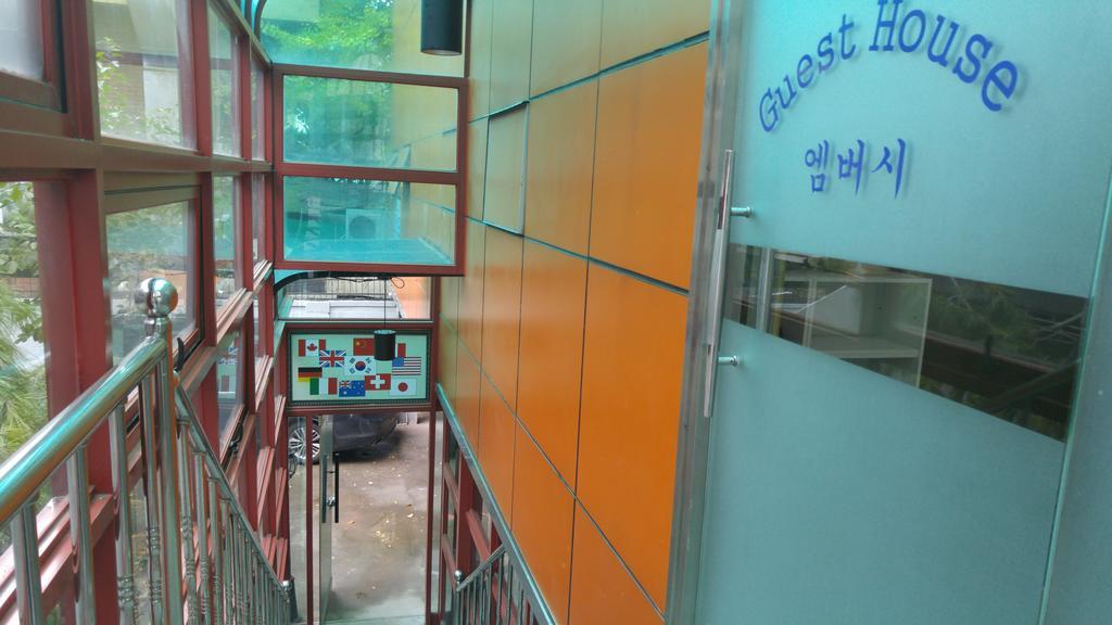 Embassy Guesthouse Itaewon Seoul Bagian luar foto