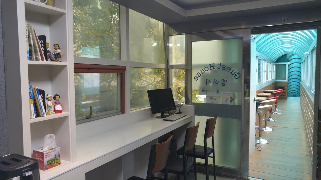 Embassy Guesthouse Itaewon Seoul Bagian luar foto