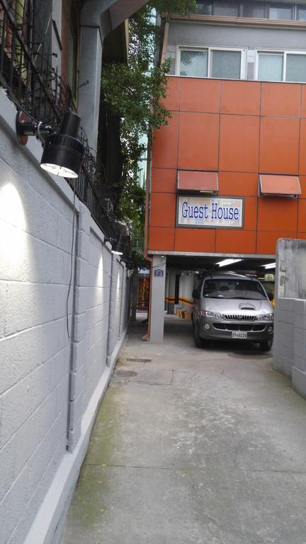 Embassy Guesthouse Itaewon Seoul Bagian luar foto