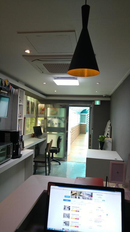 Embassy Guesthouse Itaewon Seoul Bagian luar foto