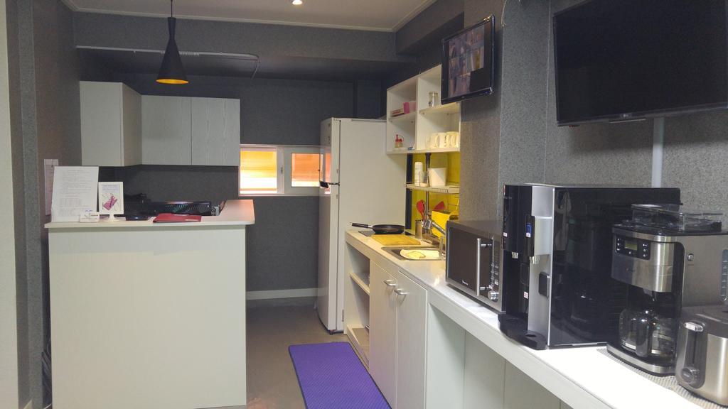 Embassy Guesthouse Itaewon Seoul Bagian luar foto