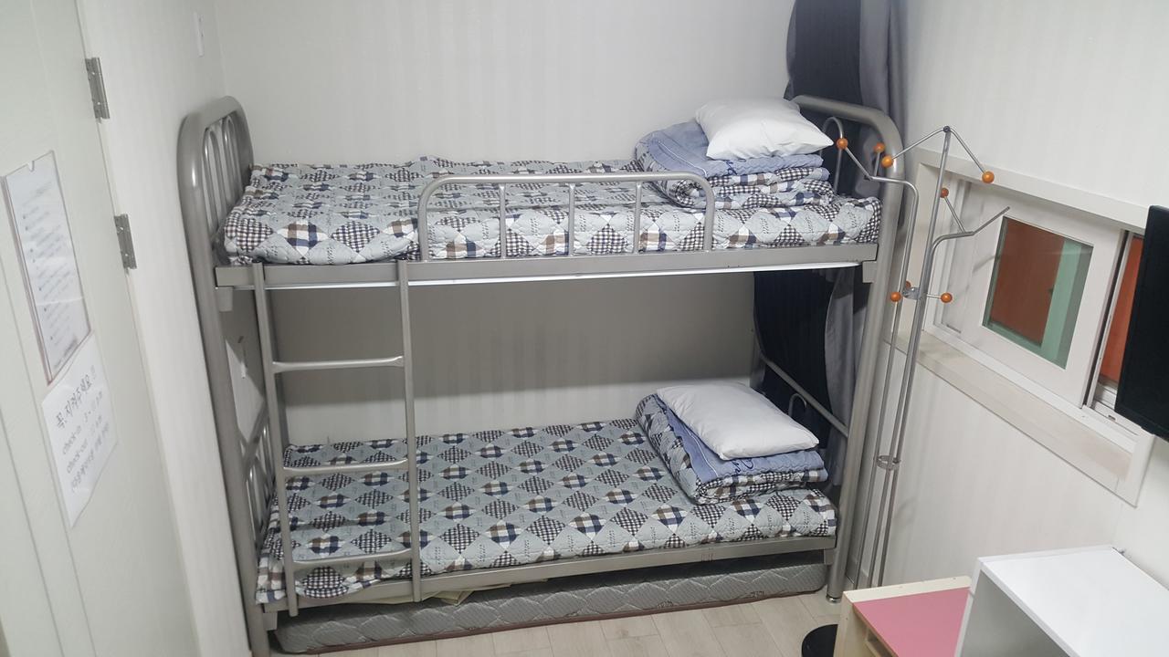 Embassy Guesthouse Itaewon Seoul Bagian luar foto