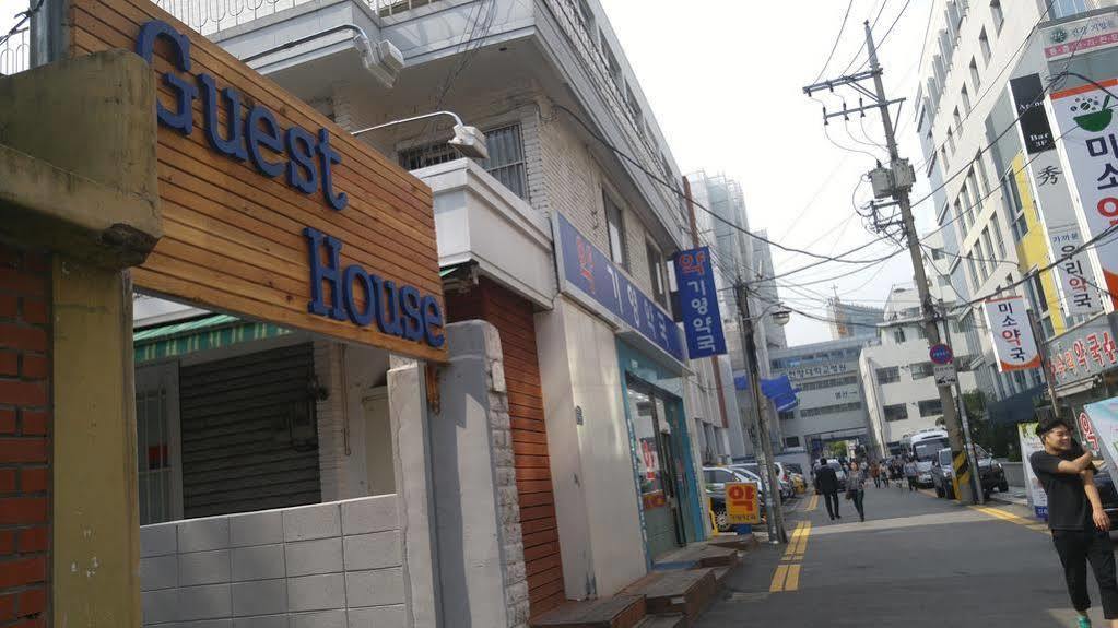 Embassy Guesthouse Itaewon Seoul Bagian luar foto