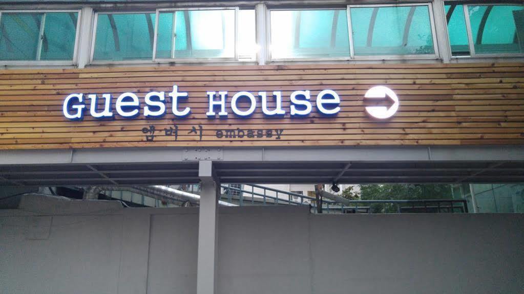 Embassy Guesthouse Itaewon Seoul Bagian luar foto