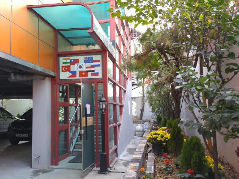Embassy Guesthouse Itaewon Seoul Bagian luar foto