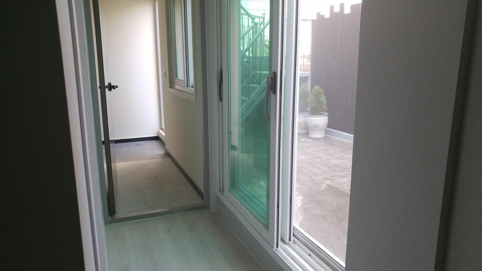 Embassy Guesthouse Itaewon Seoul Bagian luar foto