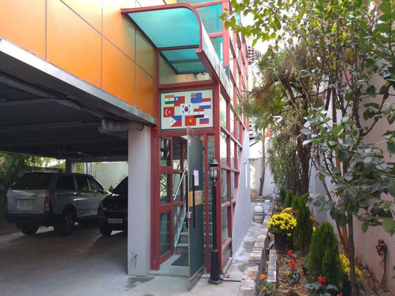 Embassy Guesthouse Itaewon Seoul Bagian luar foto