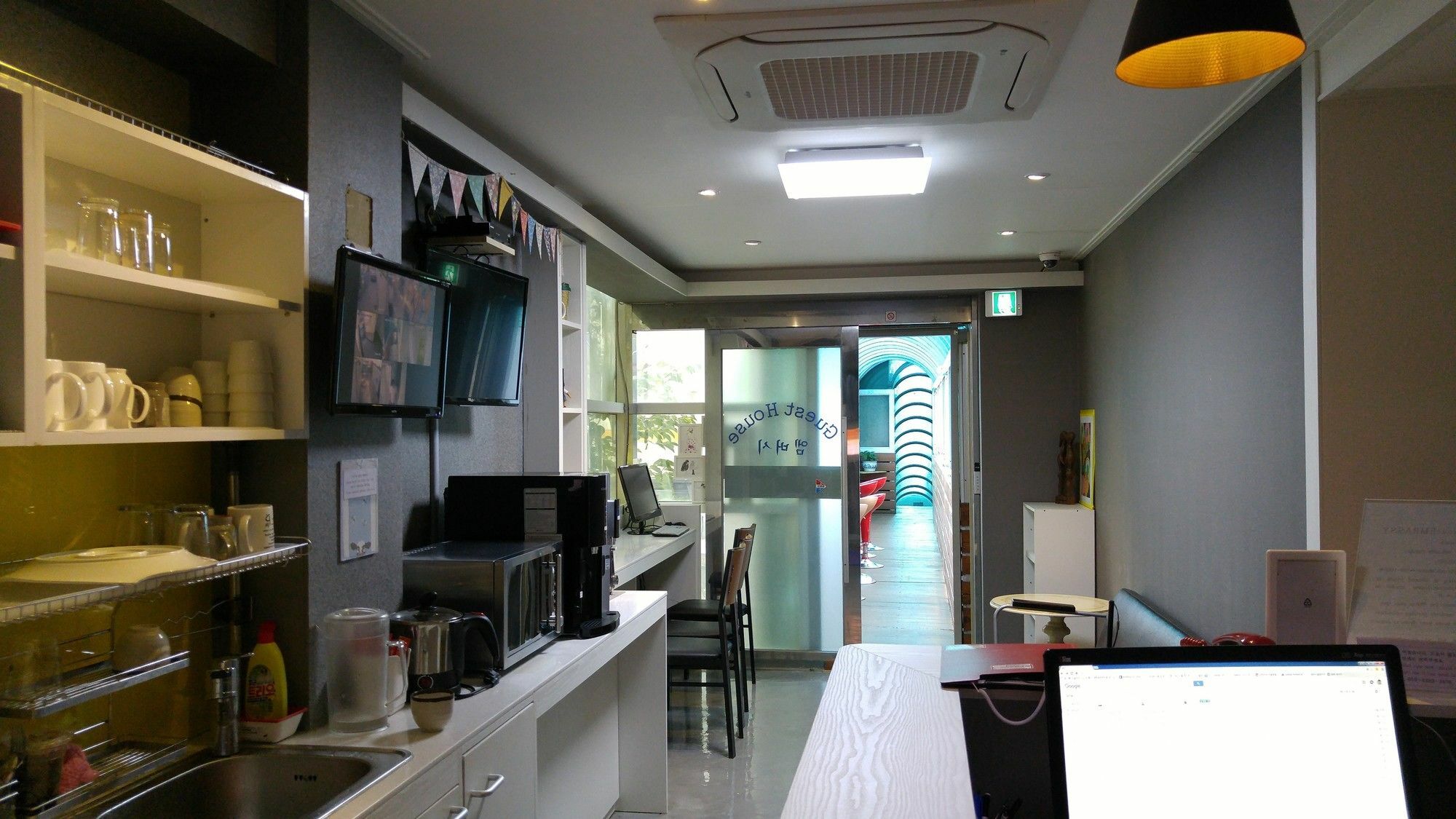 Embassy Guesthouse Itaewon Seoul Bagian luar foto